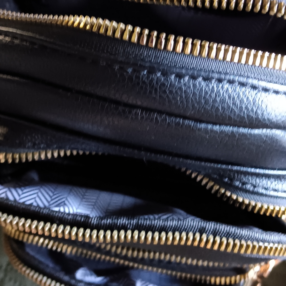 Handbags - Picture 2 of 6